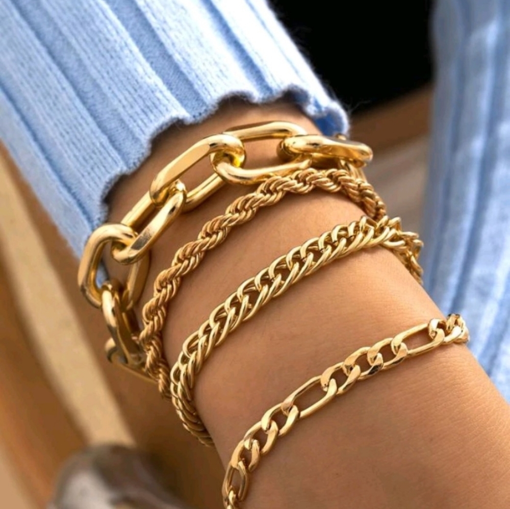 Set of 4 bracelets ✨️
